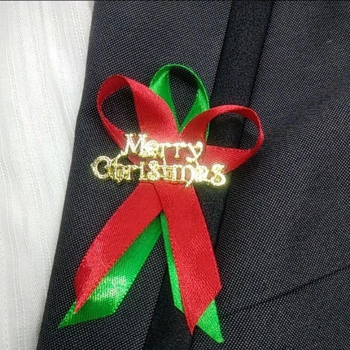 Korsase Bunga Panitia Natal Pin Merah Hijau Merry Christmast