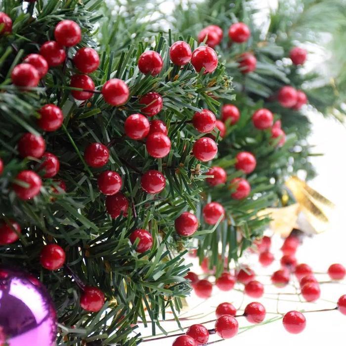 Ornamen Buah Ceri Untuk Dekorasi Pohon Natal