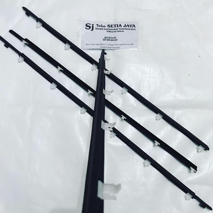 Pelipit kaca xenia old