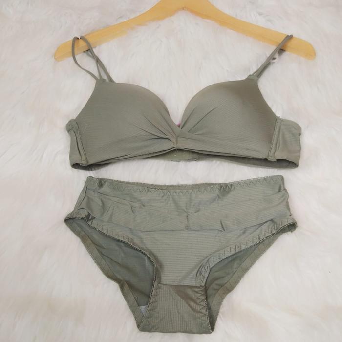 (Bh + Cd) Bra Set Dan Celana Dalam Premium Quality Molala 096638 32Ab-38Ab Tanpa Kawat