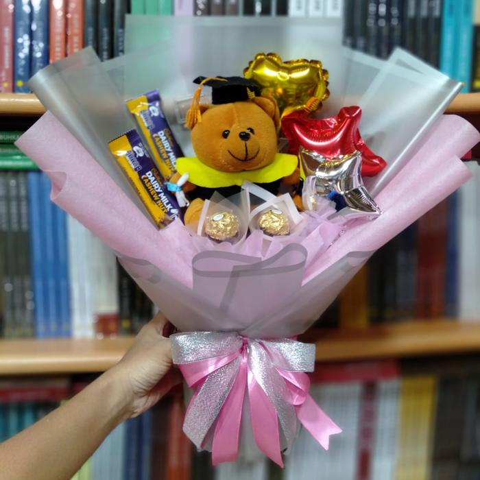 BOM SALE BUKET BUCKET COKLAT FERRERO KINDERJOY BONEKA WISUDA TEDDY BEAR KODE 664