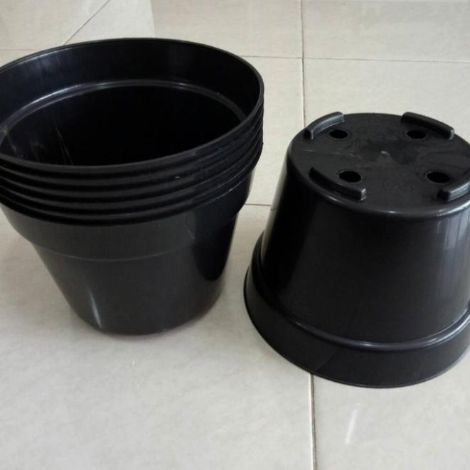 pot hitam ukuran 20cm