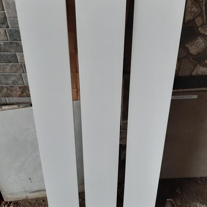 IDXXX- Granit Plint 10X80 Putih Susu Glossy Dan Hitam