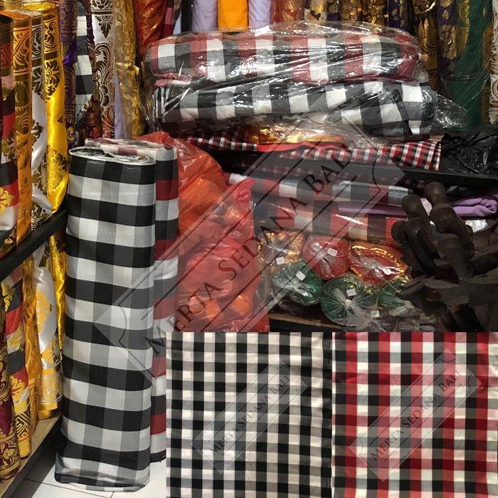 Kain Dekorasi Bali Motif Kotak Hitam-Putih Poleng & Tridatu