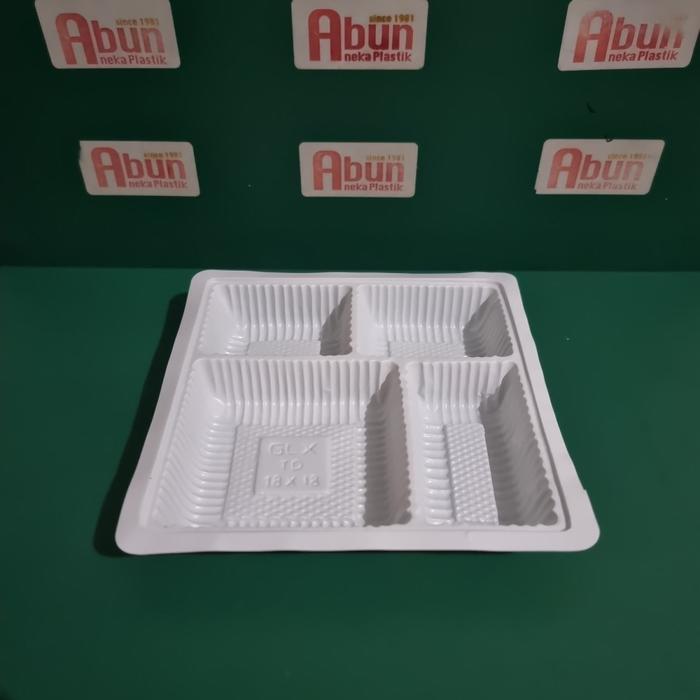 Tray Plastik Putih Susu 18X18 Sekat 4 / Partisi Lunch Box Mika Dus