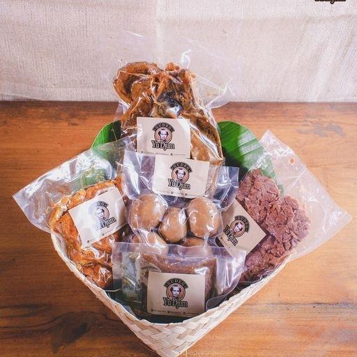 gudeg yu djum Pusat Vakum Oleh Oleh Khas Jogja