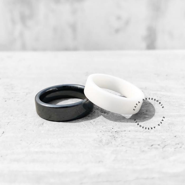 05kq- Zafa Cincin Titanium Pria Wanita Hitam Putih Polos 6Mm - Porche