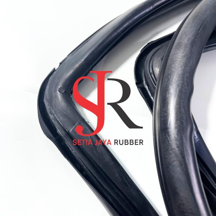 Karet Kaca Depan Mobil Suzuki Carry Futura T120SS Carry 1300 1500