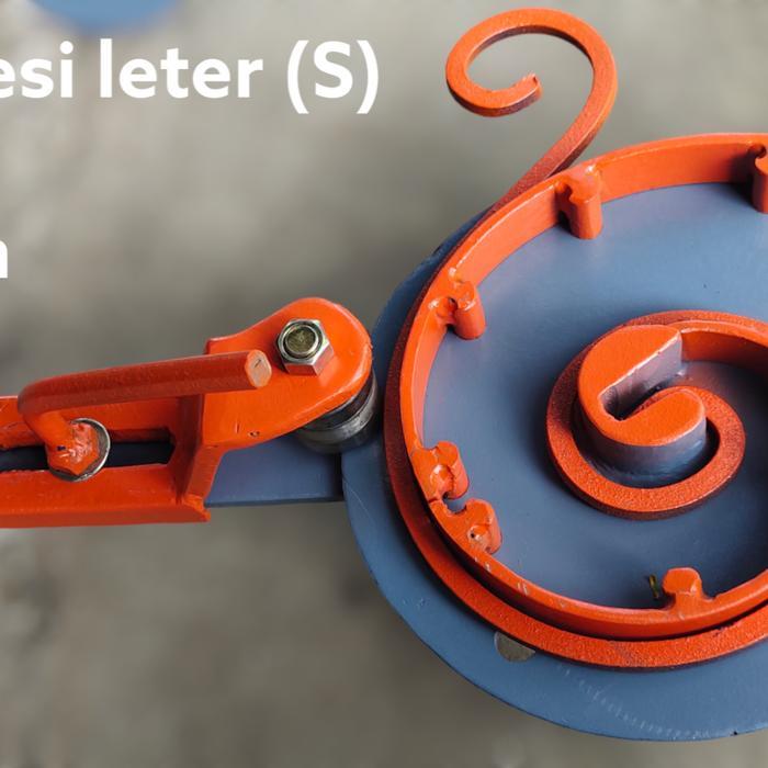bending nako tekuk besi leter S pembuat besi tempa ornamen