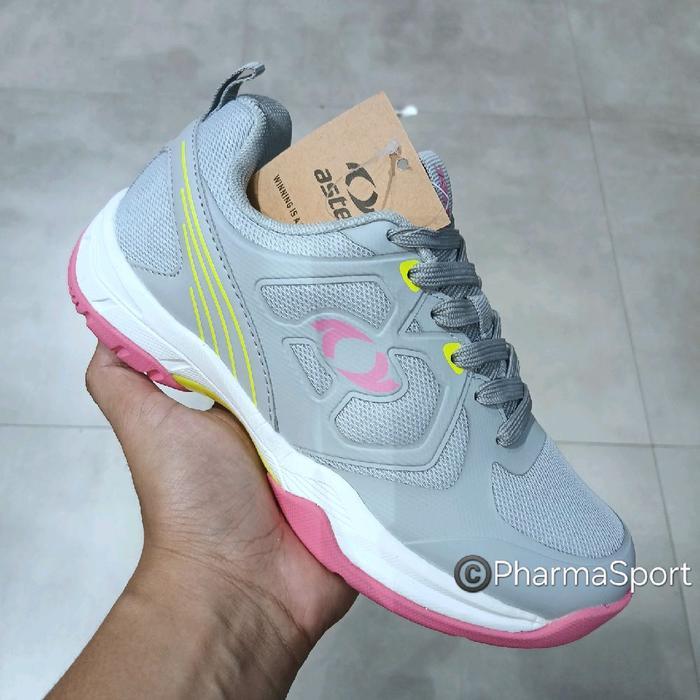 BADMINTON ASTEC KOYA GREY PINK SEPATU BULUTANGKIS SHOE ORIGINAL