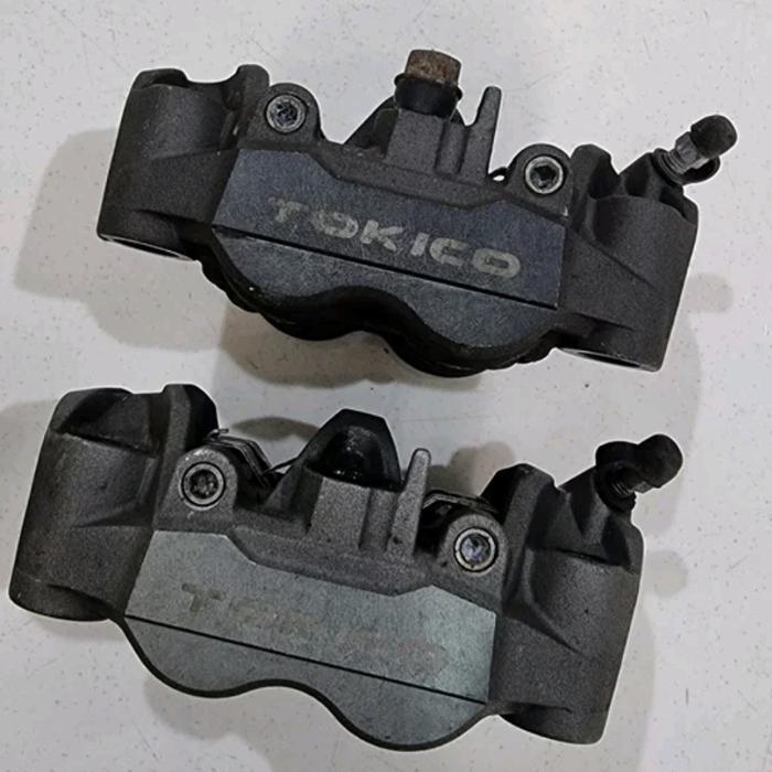 Kaliper depan kanan TOKICO 4 piston Radial Honda CBR 600 1000 cc