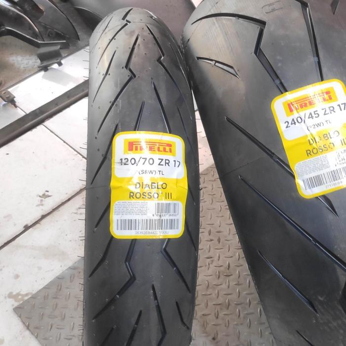 Pirelli Diablo Rosso III 120/70-17 front ban moge sport