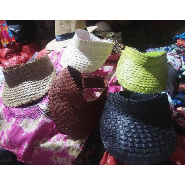 Topi anyaman pandan kerajinan bali