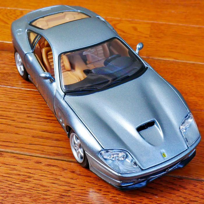 Diecast Bburago Ferrari 1:24 - Ferrari 550 Maranello