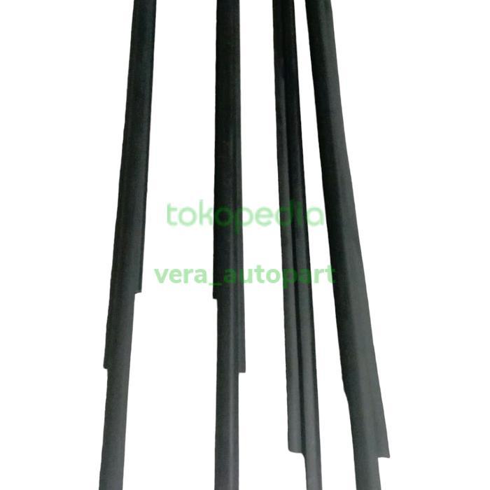 Karet pelipit kaca pintu luar Fortuner VRZ hitam
