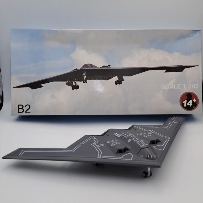 Diecast pesawat Stealth Bomber B-2 Spirit skala 1:200