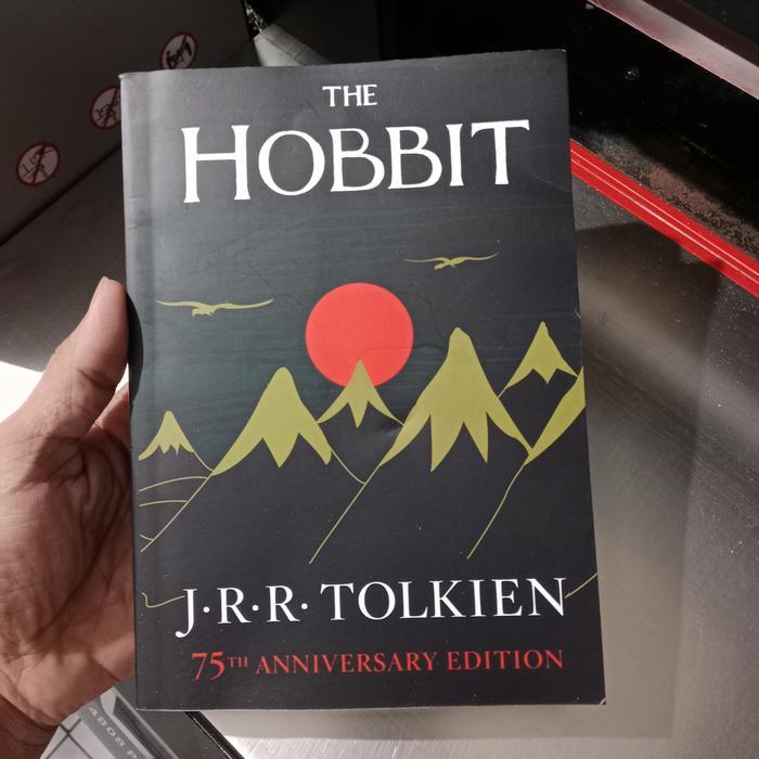 Buku ( paket ) The Hobbit and The Lord of the Rings The Fellowship The Two Towers The Return of the