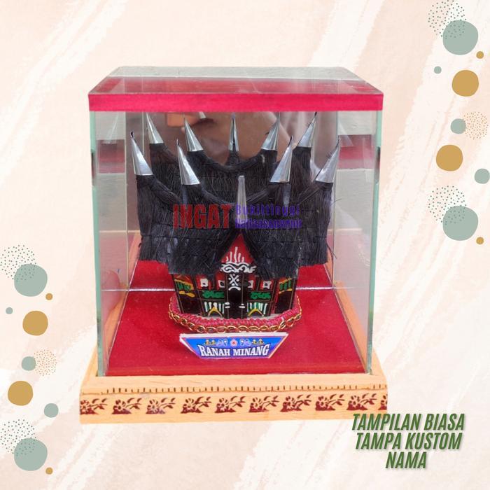 MINIATUR RUMAH ADAT MINANG KACA
