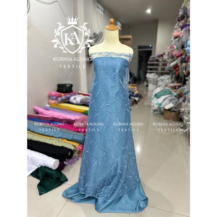 Kain Bahan Kebaya Brukat Tile Mutiara Glitter Motif Salur Daun Warna Biru Denim di jual per 50cm