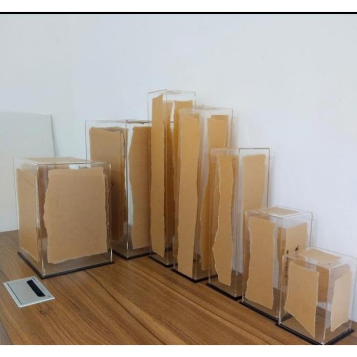 box akrilik pajangan miniatur