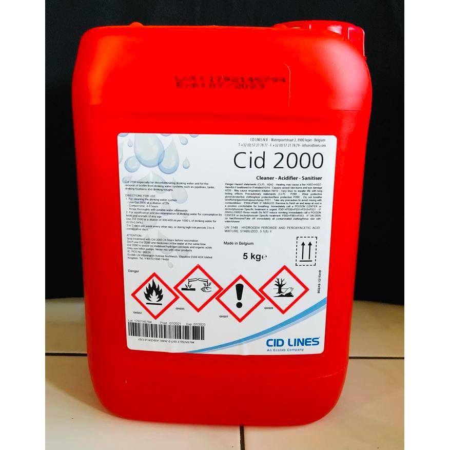 CID 2000 PEMBERSIHAN KERAK SALURAN AIR MINUM/FLUSHING PIPA DI KANDANG