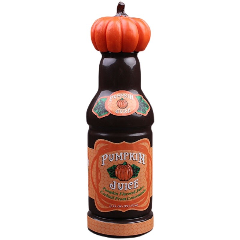 Creative tabletop ornaments of pumpkin juice bottle decorations around the film