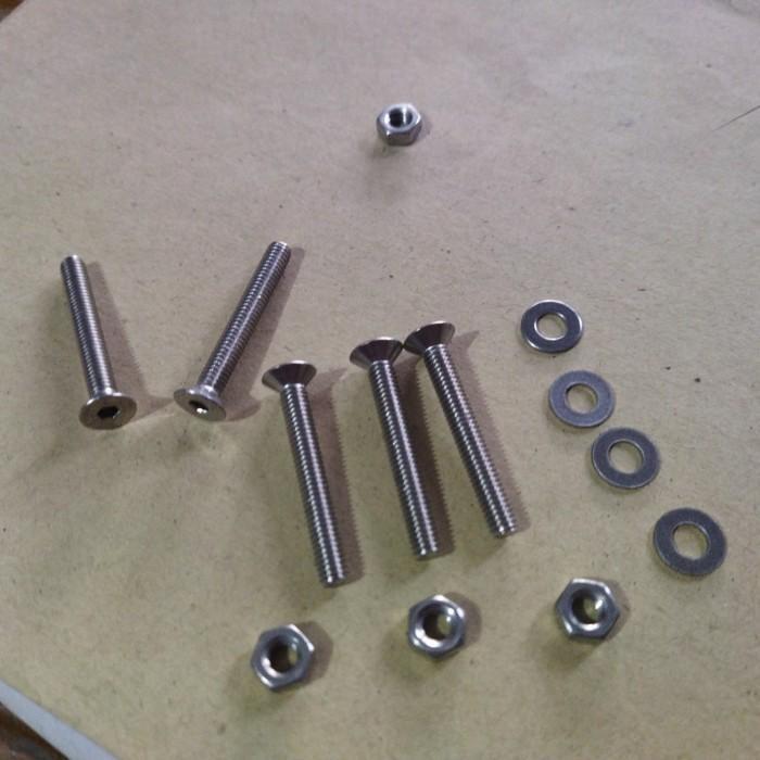 Baut JF L stainless304 m5x20/ vseng L isi 100