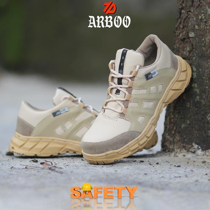 Sepatu boots safety pria tactical low cream mountain shoes