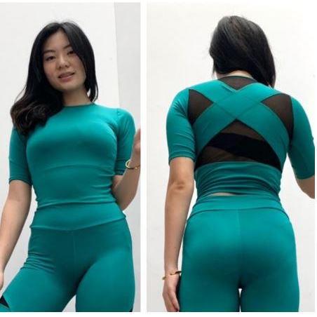 Atasan model Crop tile senam