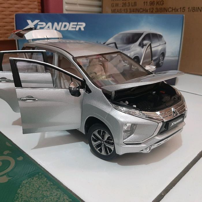 Diecast Miniatur Mobil Xpander Dealer Box Mitsubishi Motors Skala 43