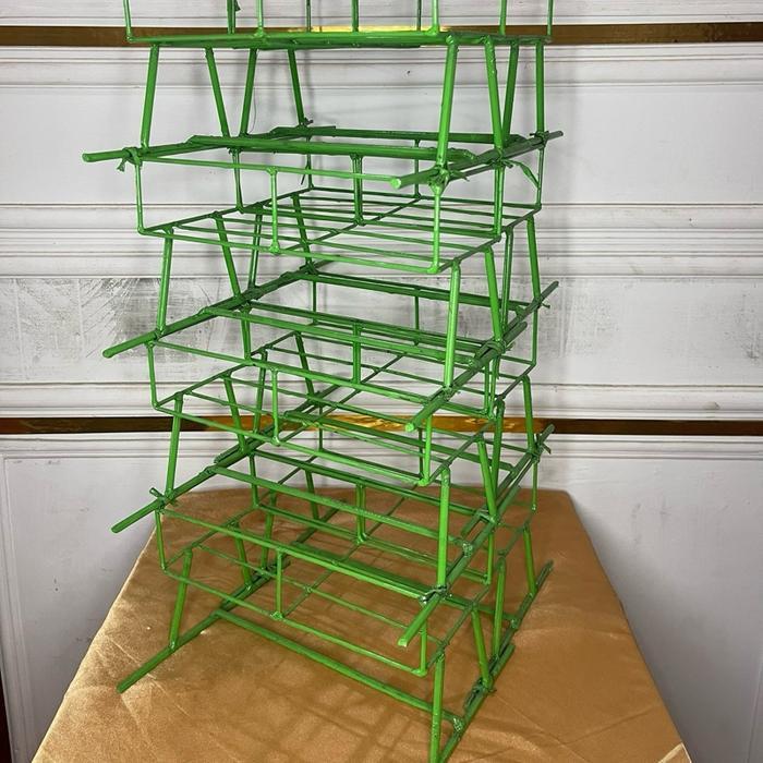 Tatakan bunga dekorasi taman besi untuk panggung ataupun lantai pelaminan