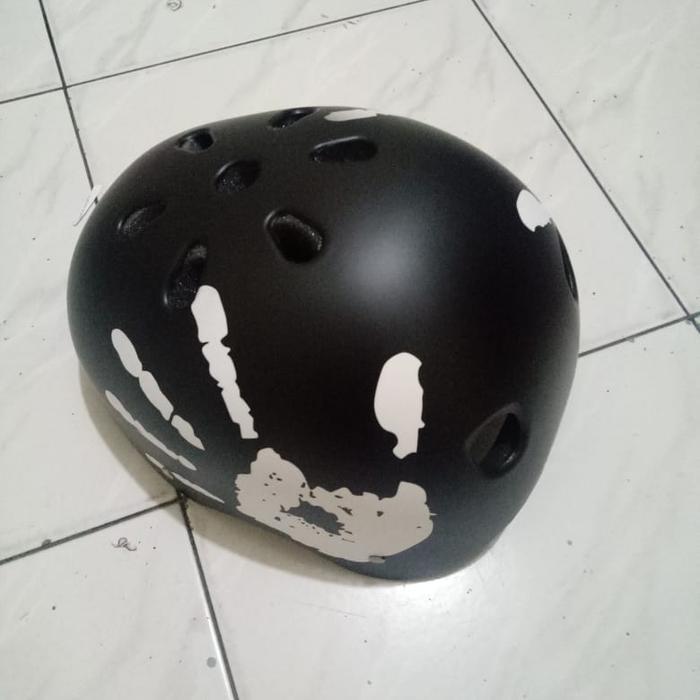 HELM DEWASA /HELM SEPEDA SKATING MOTIF JARI 5 HITAM DOFF UK XXL DAN XL