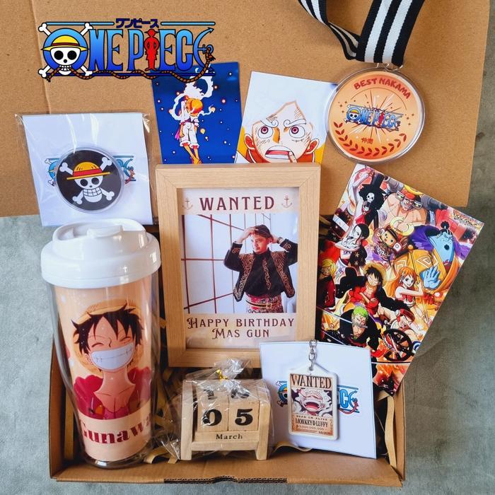 Hampers One Piece / Kado Anime One Piece Figur Anime