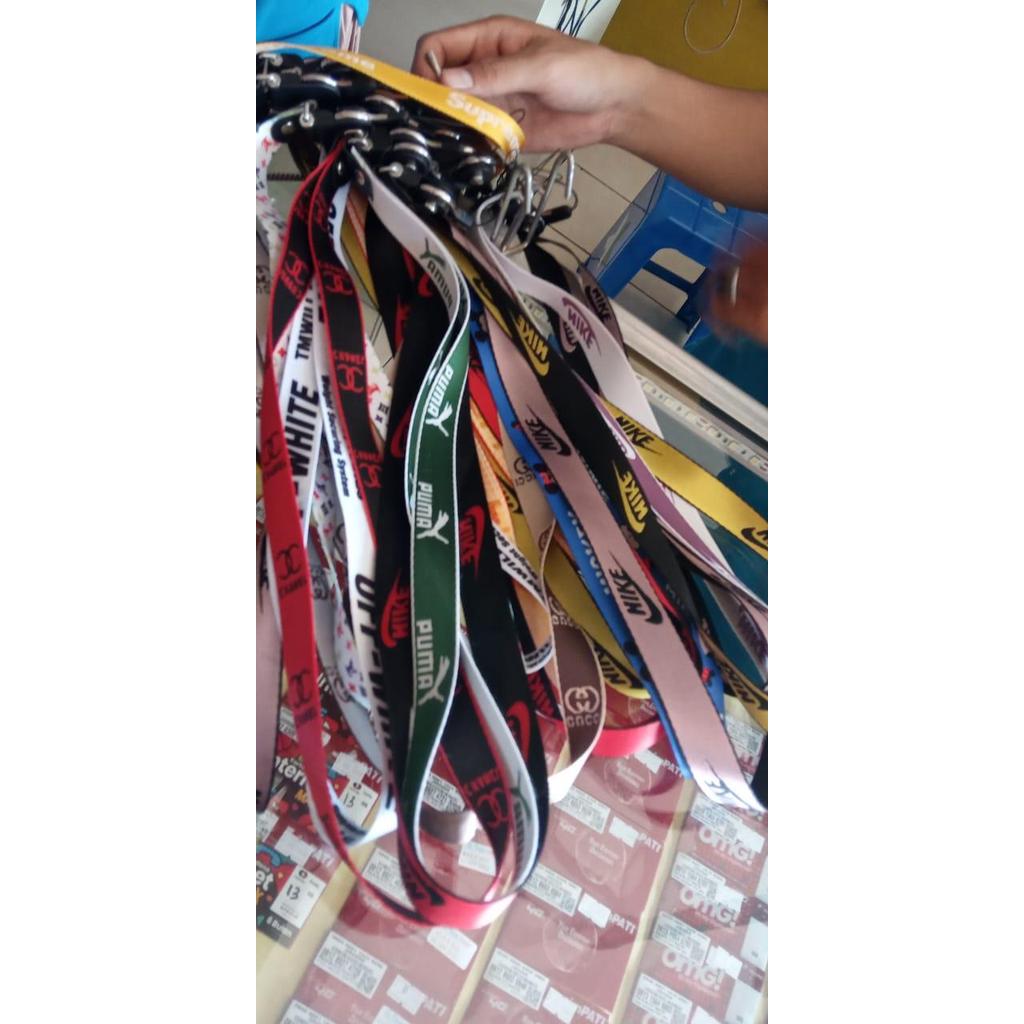 Gantungan Kunci Motor dengan Tali