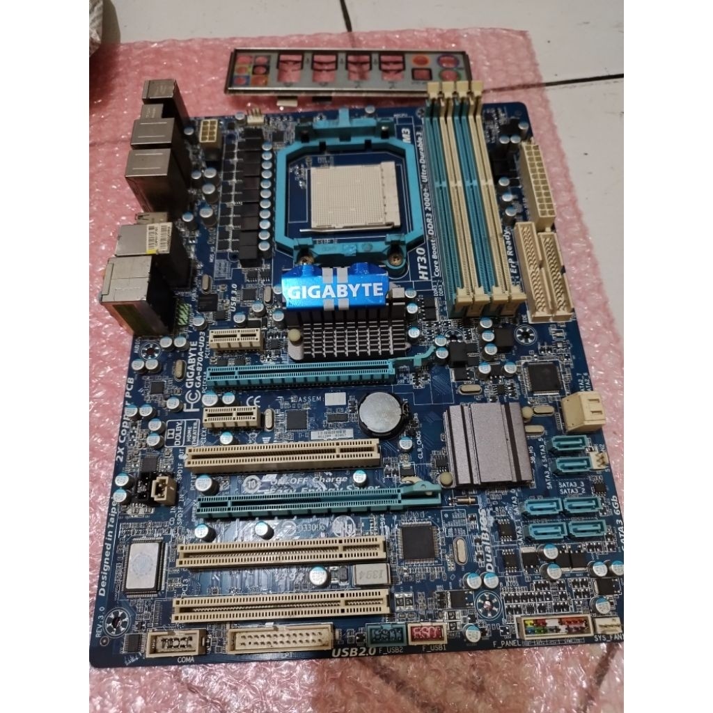GAMING MOBO AM3 DDR3 4SLOT RAM SUPPORT PROCESOR PHENOM X6