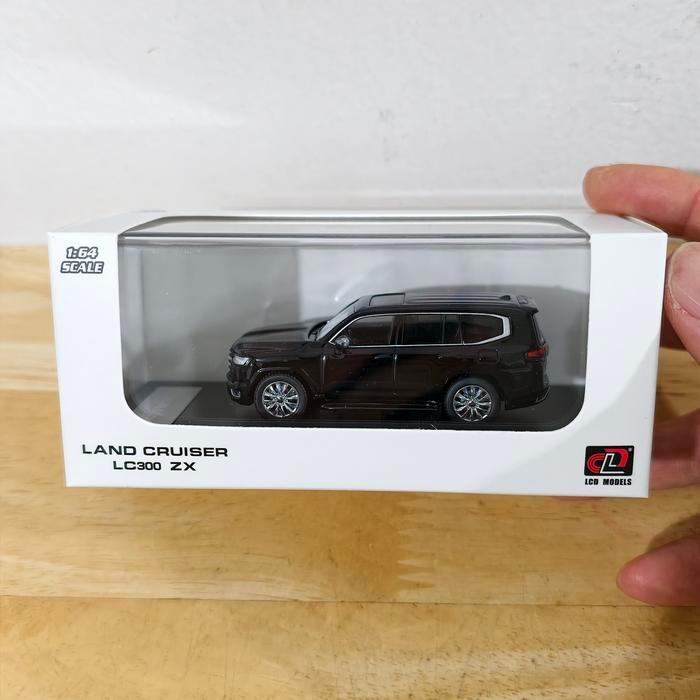 LCD Models Toyota Land Cruiser LC300 ZX Black Diecast Hobby Koleksi Mobil Mainan Mini Scale 1/64
