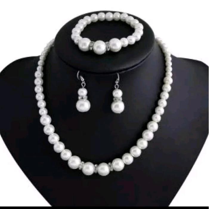 Perhiasan Set Mutiara Wanita / Aksesoris Set Perhiasan Kalung Gelang Anting Mutiara Putih Pearl