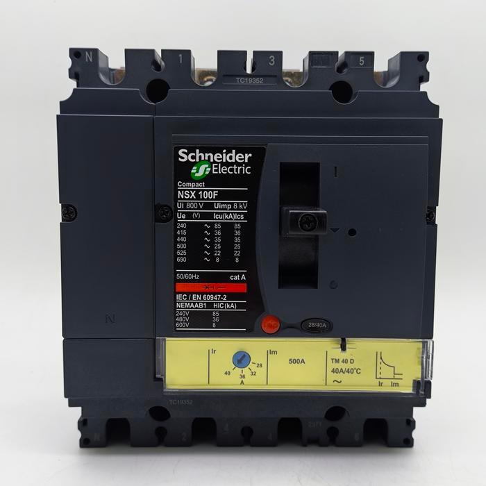 Mccb Breaker Nsx100F 4P 40A Nsx 100 F 4P 40A Tm40D Baru