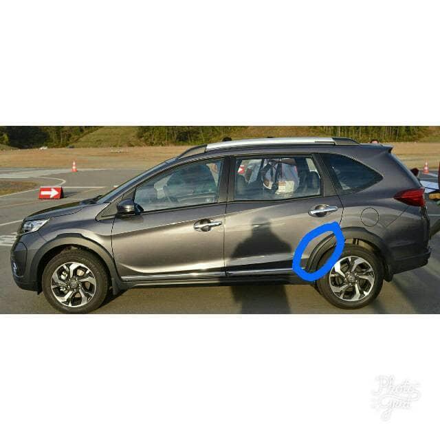 garnish / spoiler pintu belakang brv