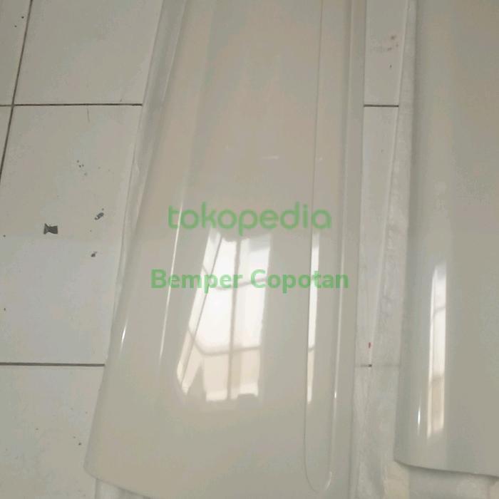 Moulding Pintu Belakang Luxio New