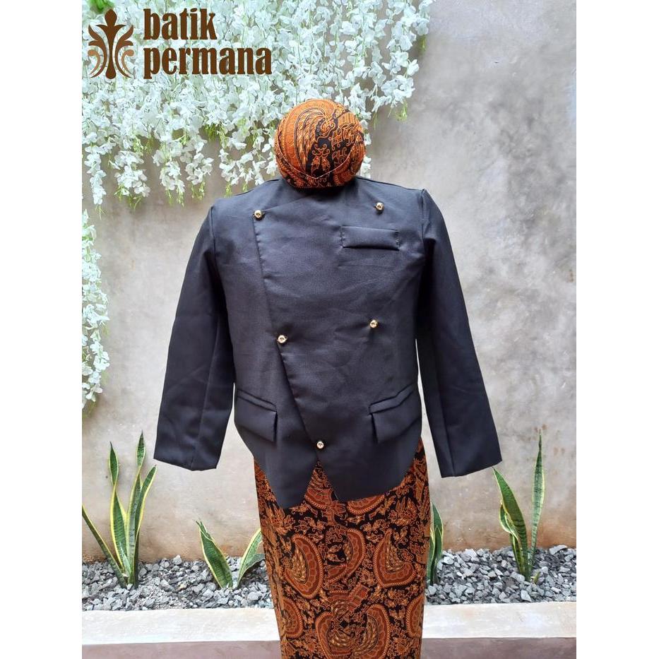 Baju adat Jawa Tengah Dewasa