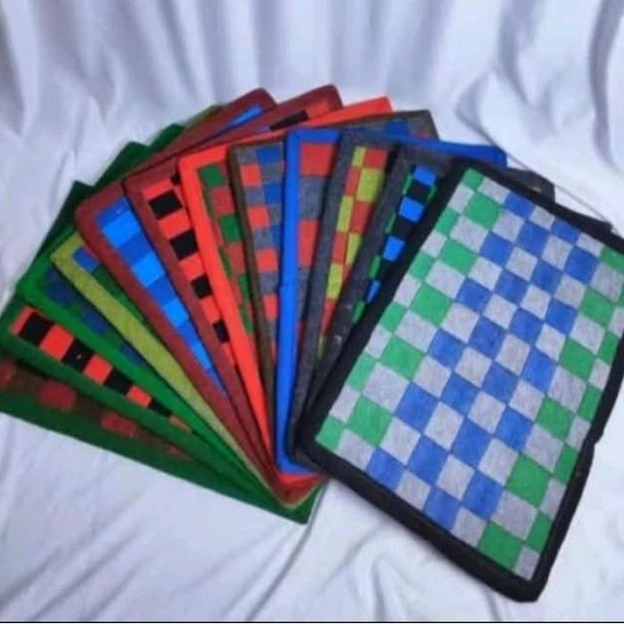 Keset kaki Anyaman Catur bahan karpet