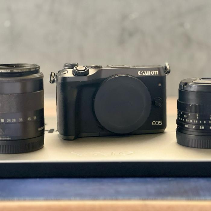CANON EOS M6 + 2 LENSA + 2 CHARGER + 5 BATRE + 1 RANSEL KAMERA