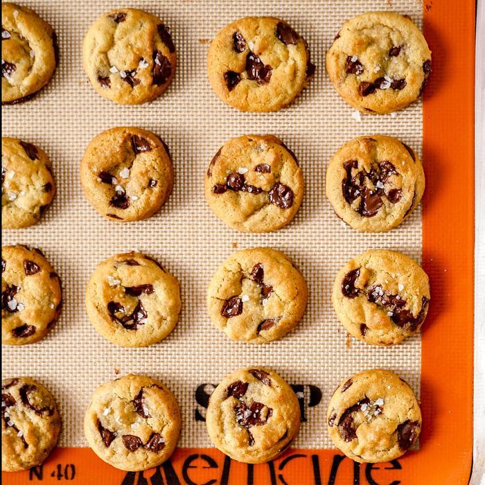 Endorphins' Mini Chocolate Chip Cookies Pasti Promo