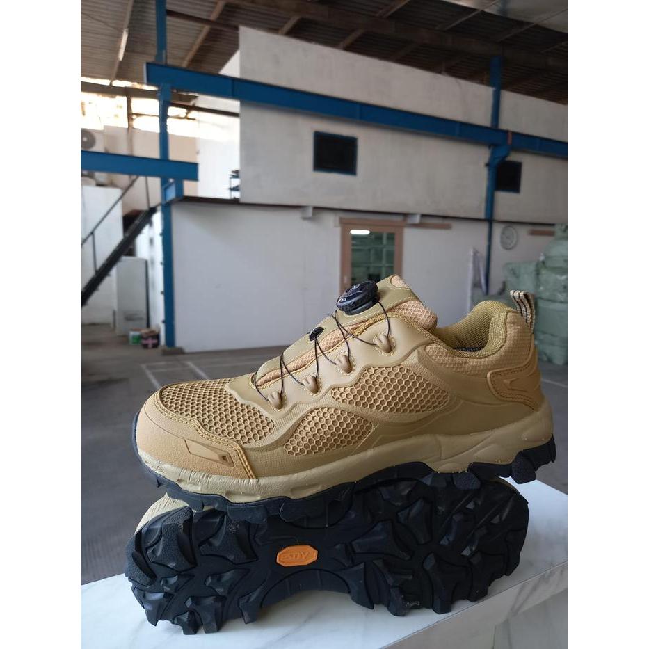 Sepatu Tactical Esdy Bee Boots Outdoor Pria Ringan Anti Slip Hiking Tactical