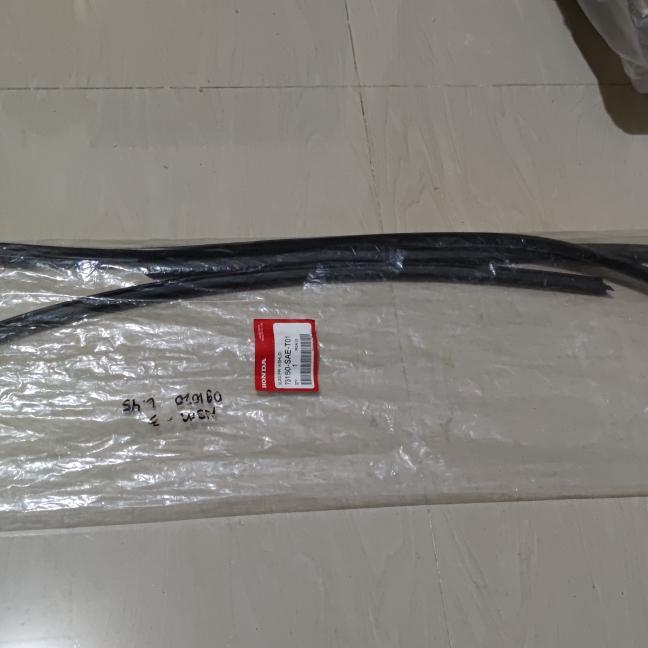 Karet lis list kaca depan bagian atas Honda Jazz GD3 IDSI/VTEC newww