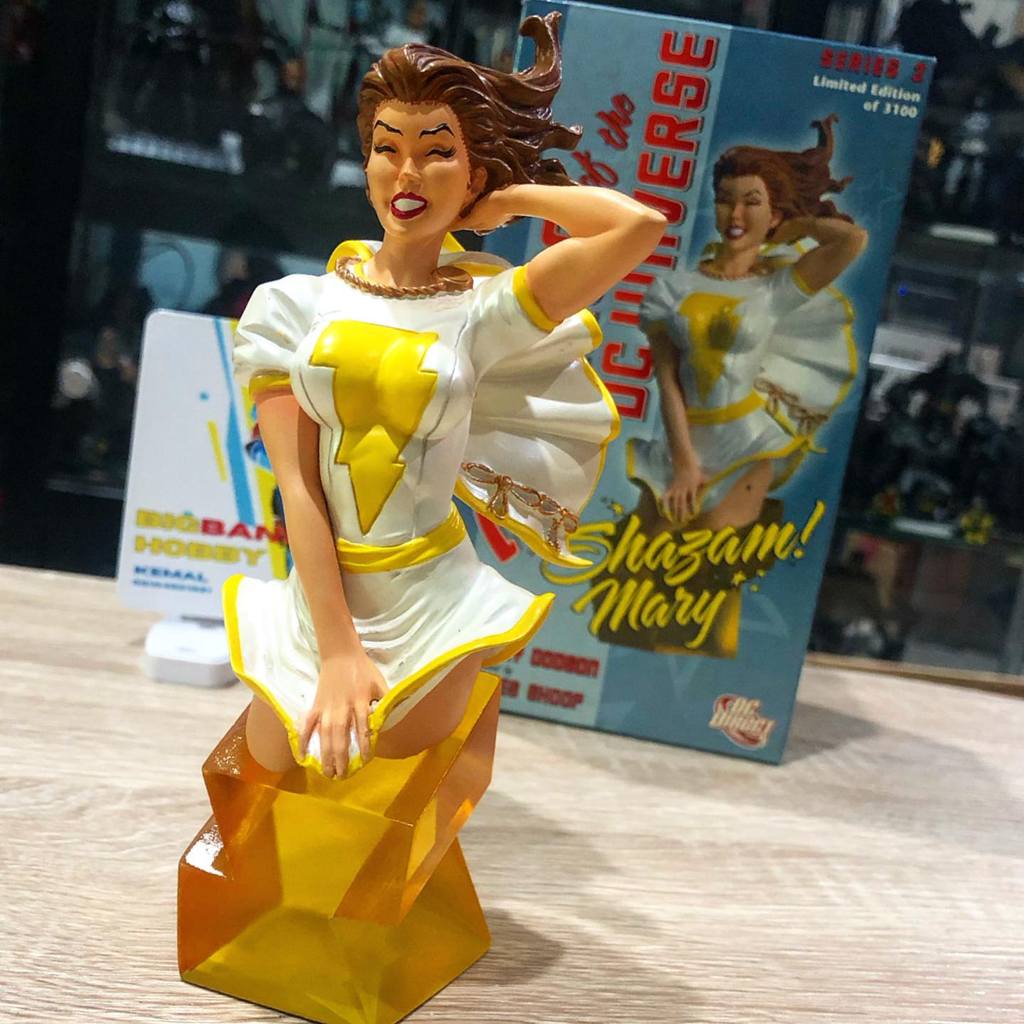 DC DIRECT STATUE WOMEN OF THE DC UNIVERSE SERIES MARY MARVEL BUST