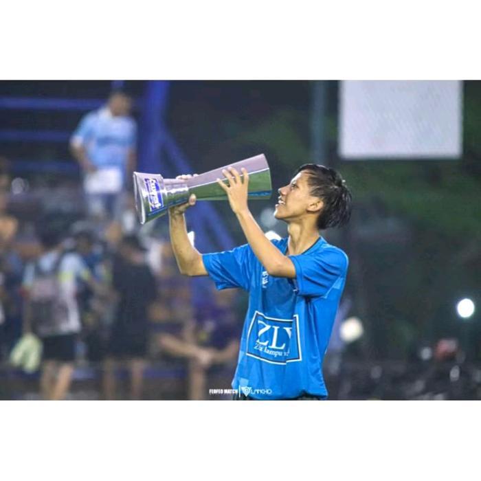 Piala Sepak Bola Piala Bulu Tangkis Piala Voli Piala Tenis / Piala Trophy Tbk