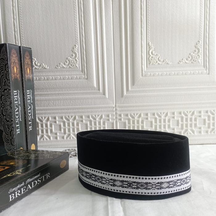 TERLARIS BREADSTR Peci Songkok Kopiah Hitam PREMIUM List Putih Motif AC Bahan Beludru Halus