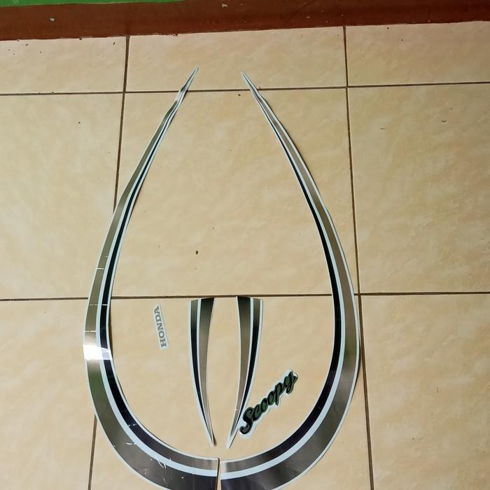 Sticker stripping body Scoopy lama karbu putih